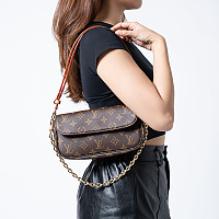 LOUIS VUITTON-M14239 루이비통 화이트 모노그램 체리 LV x TM 월릿 온 체인 아이비