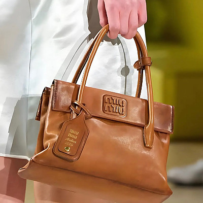 [특급스페셜오더]MIUMIU-5BA302 미우미우 광택 가죽 Solitaire 솔리테르 핸드백 브라운