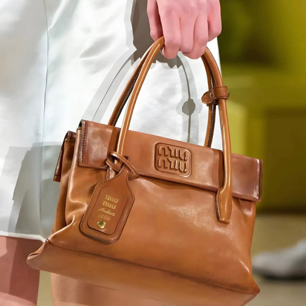 [특급스페셜오더]MIUMIU-5BA302 미우미우 광택 가죽 Solitaire 솔리테르 핸드백 브라운