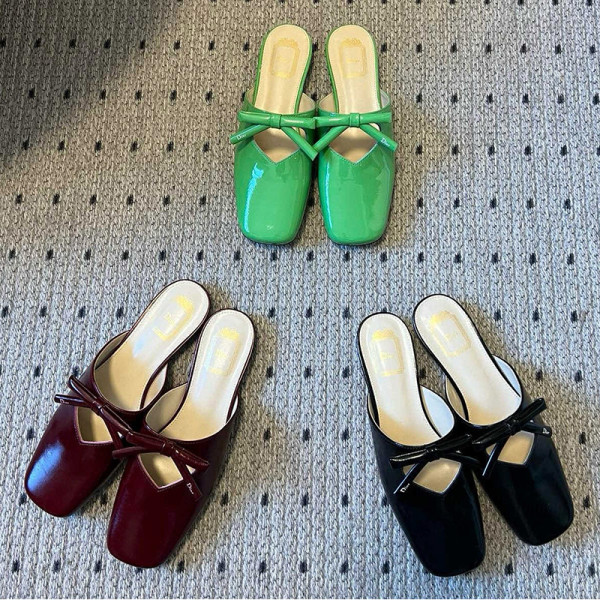DIOR-3SO306 디올 26SS 봄-여름 시즌 런웨이 스퀘어 토 리본 뮬 플랫 슈즈(3컬러)