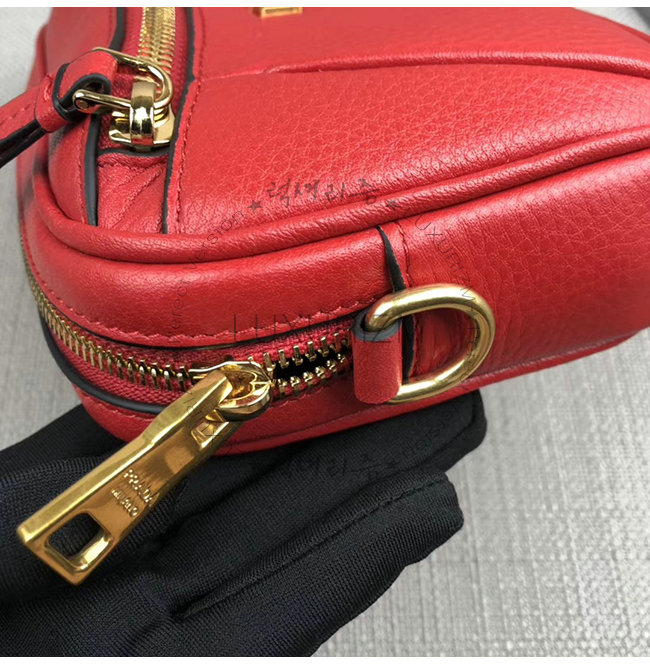 prada2-1112-008.jpg