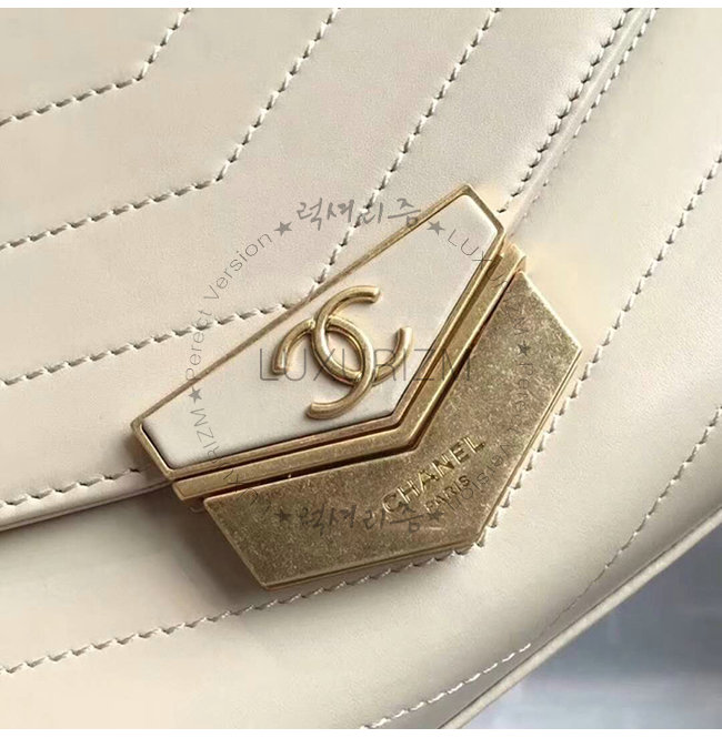 chanel4-0817-005.jpg